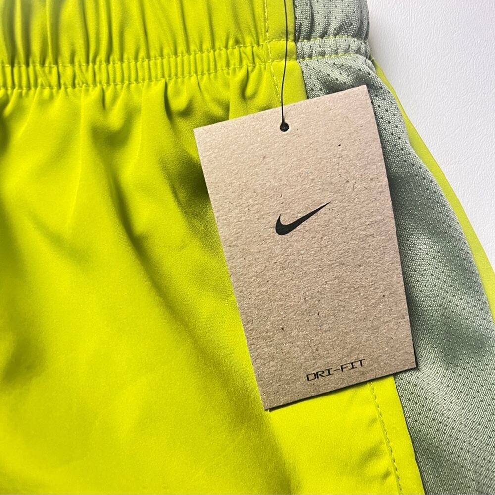 Nike Women’s Sporty Athletic Gym Wear Running Dri-FIT Tempo Shorts Size S - Picture 2 of 12